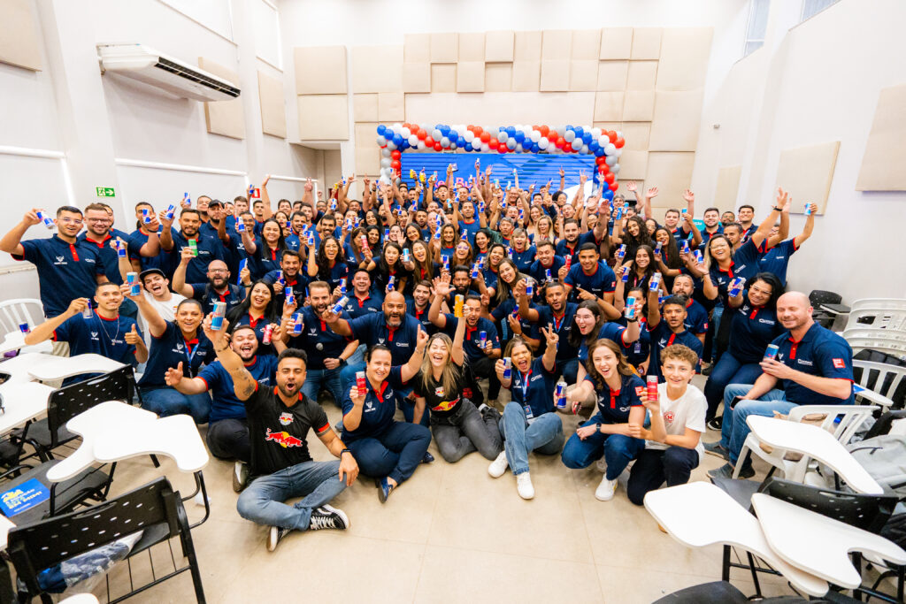 Nova equipe Red Bull reunida no lançamento